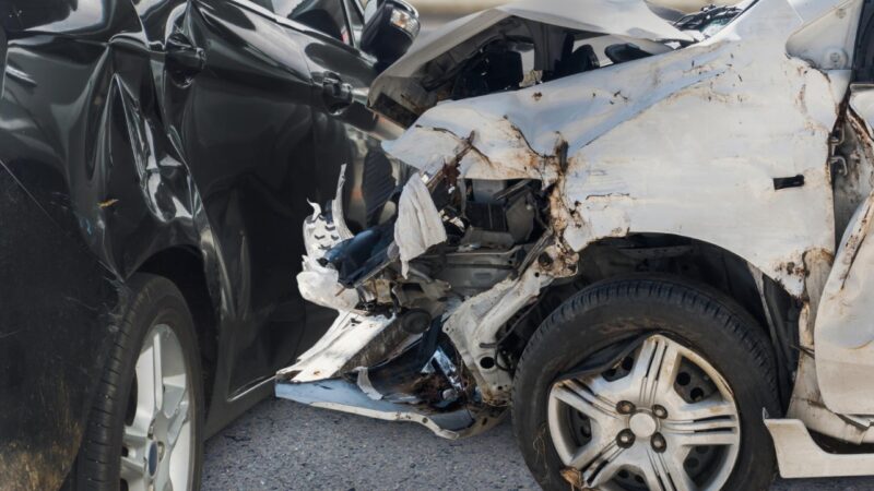 Incydent drogowy w Świdnicy: Kierowca dostawczego samochodu potrącił pieszego na ul. Kotlarskiej