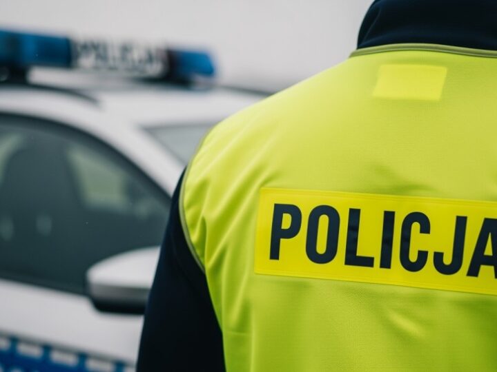 Poszukiwany kierowca wpadł w ręce policji po przekroczeniu prędkości