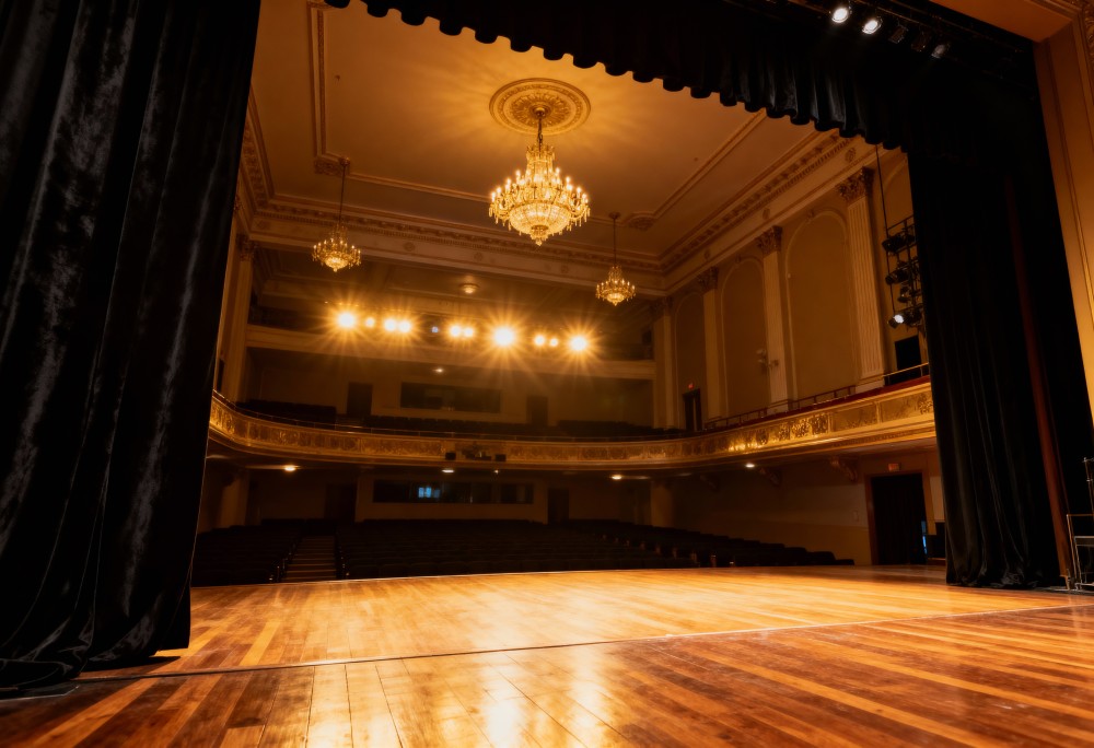Przedszkolaki z Gminy Świdnica odkrywają teatr: Magia „Władcy skarpetek” w Wałbrzychu!