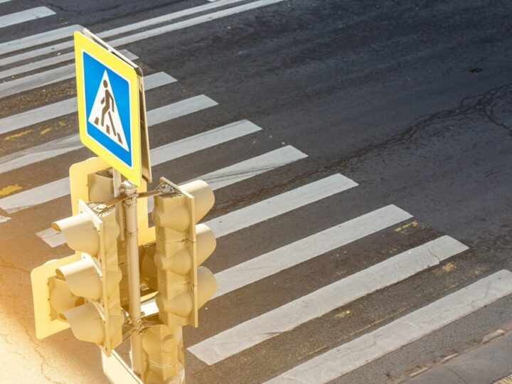 Zwiększ swoją widoczność! Kamizelka odblaskowa to klucz do bezpieczeństwa na drodze