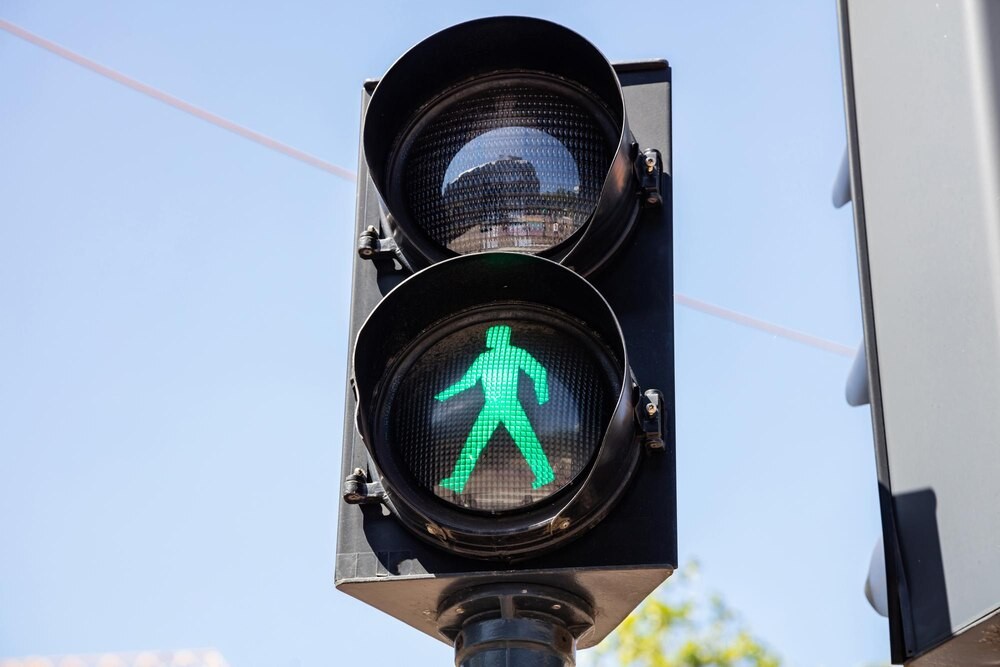 Bezpieczniejsze drogi w Strzegomiu: Nowe oświetlenie na DK5!