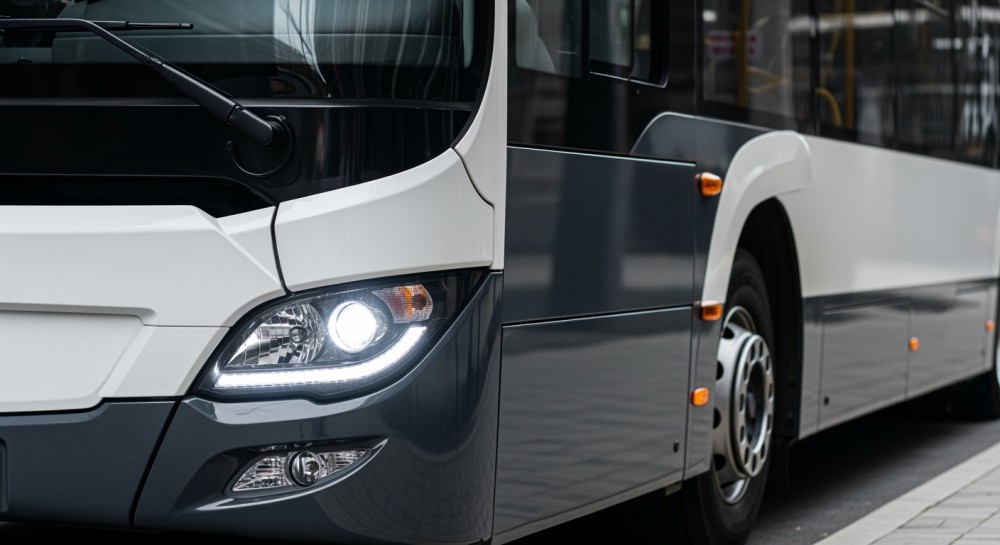 Strzegom wkracza w nową erę transportu: burmistrz podpisuje umowę z PKS „TOUR”