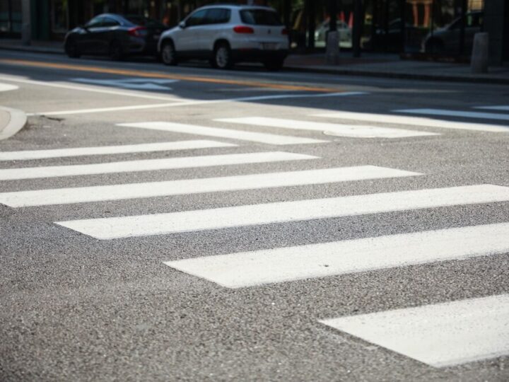Nowe oświetlenie i oznakowanie poprawią bezpieczeństwo pieszych na DK 35
