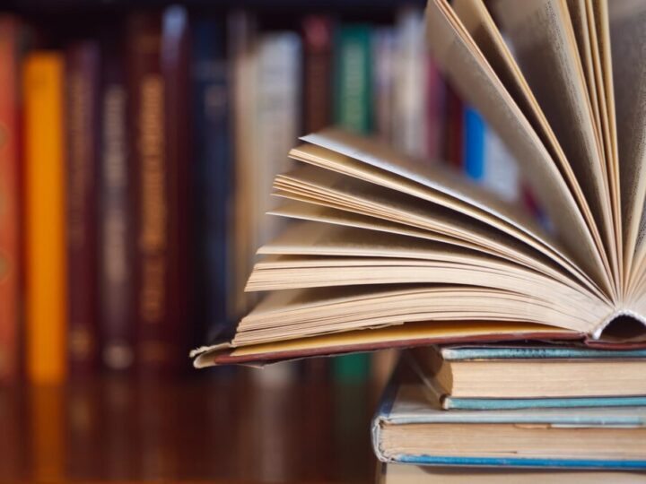 Premiera antologii „Drugie Piętro” w Miejskiej Bibliotece: spotkanie twórców literackich