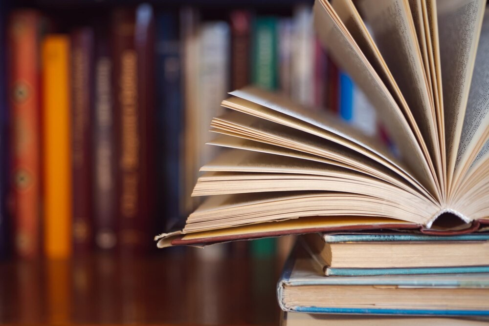 Premiera antologii „Drugie Piętro” w Miejskiej Bibliotece: spotkanie twórców literackich