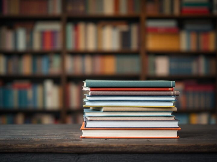 Odkryj świat pszczół na wystawie w bibliotece!