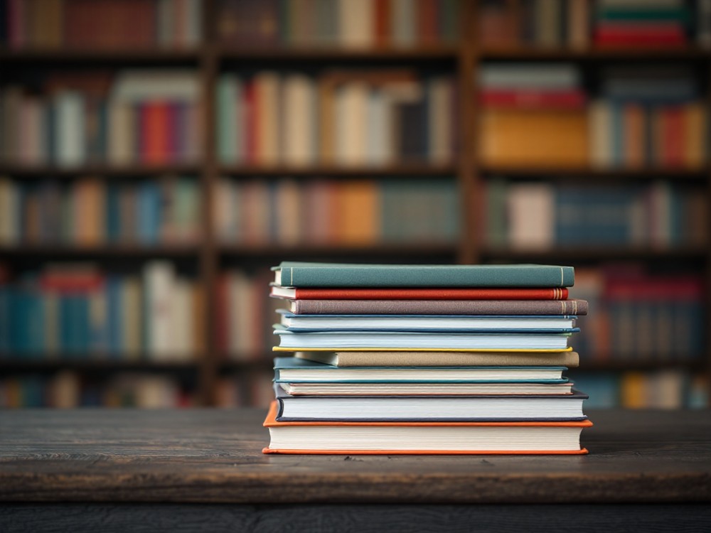 Odkryj świat pszczół na wystawie w bibliotece!