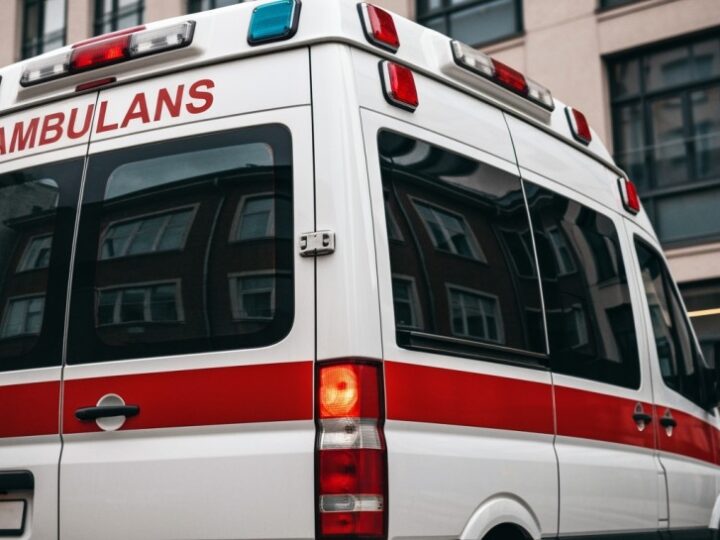 Policjanci w akcji: Ratunek z płonącego mieszkania z narażeniem życia