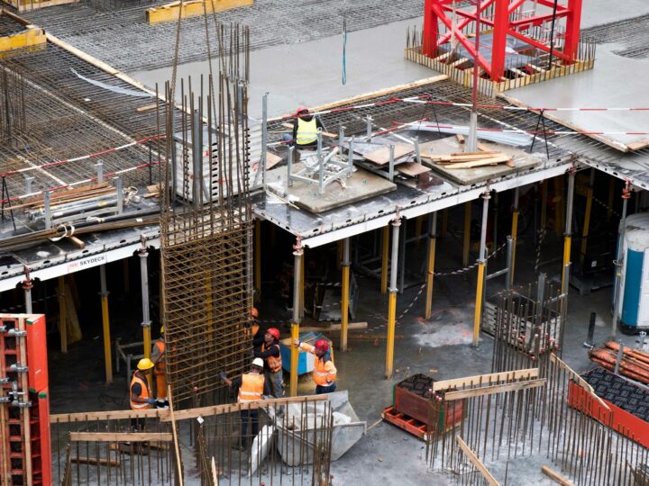 Budownictwo w praktyce – jak wybierać materiały i usługi przy planowaniu inwestycji?