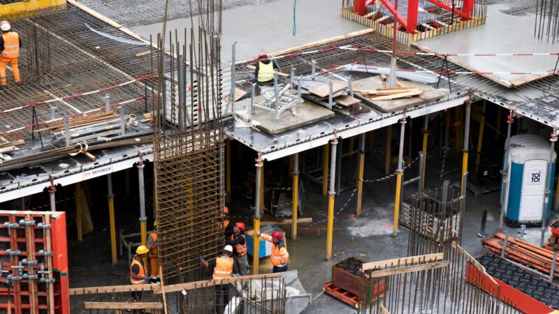 Budownictwo w praktyce – jak wybierać materiały i usługi przy planowaniu inwestycji?