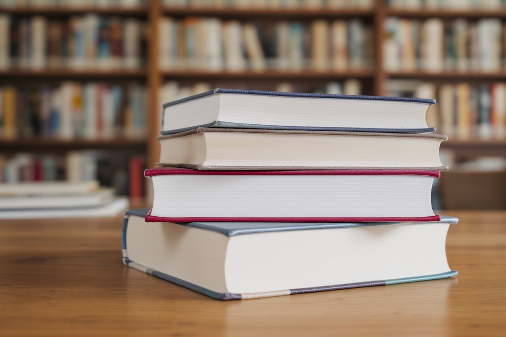 Odkryj przesłanie „Czerwonych trzewiczków” w bibliotece!