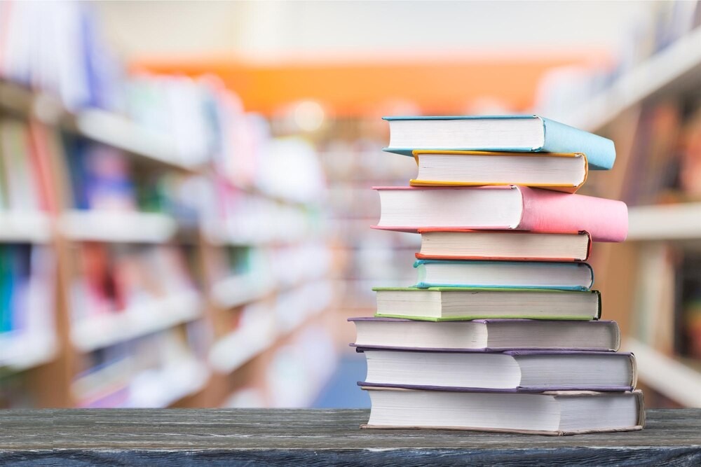 Filip Cembala otwiera Tydzień Bibliotek: Pasjonująca droga artysty w Miejskiej Bibliotece