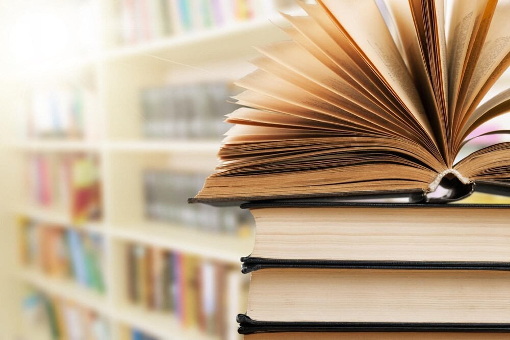 Baśniowy finał w bibliotece – przyjdź na niezapomnianą zabawę!