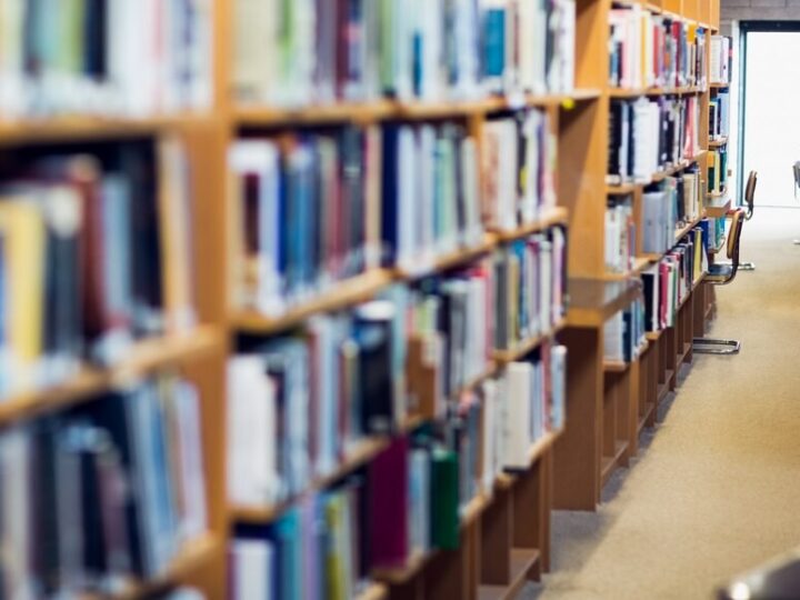 Ożyw swoją bibliotekę: Dołącz do ruchu bookcrossingu!