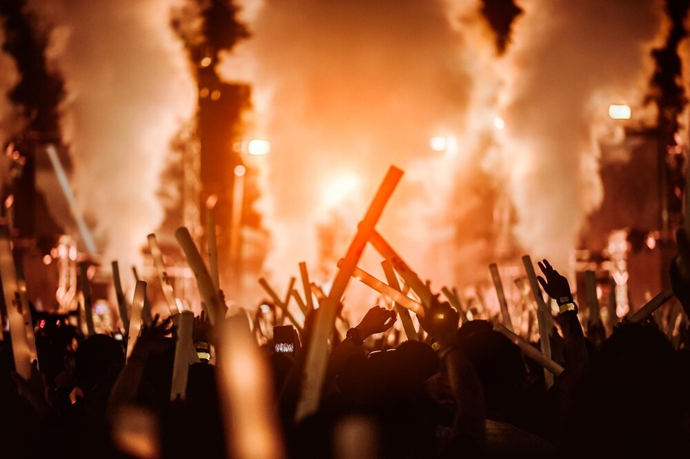 Muzyczne echa w kamieniołomie: fortepian ożywia Strzegom!