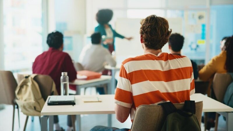 Mundury i Technologie: Nowy Kierunek w Żarowie