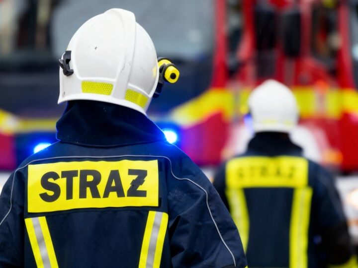 Błyskawiczne rozstawianie namiotu stelażowego: szkolenie dla strażaków w Świdnicy