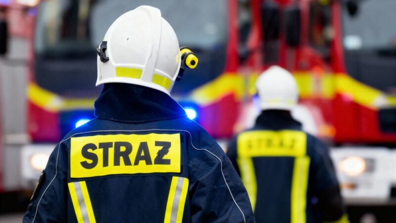 Błyskawiczne rozstawianie namiotu stelażowego: szkolenie dla strażaków w Świdnicy