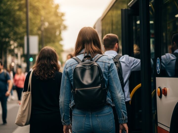 Świdnickie MPK uruchomiło elektrownię OZE. Wiatr i słońce zapewnią 80 proc. energii dla autobusów