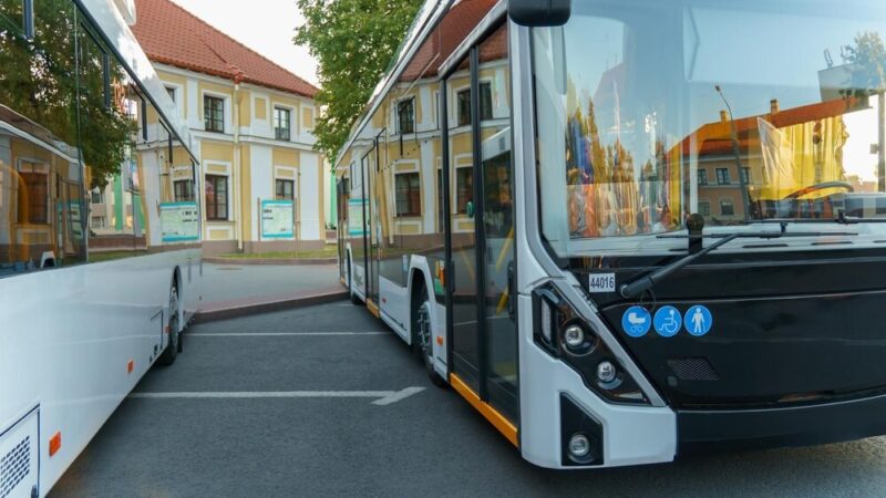 Wszystkich Świętych w Świebodzicach: zmiany w ruchu i autobusach. Sprawdź, co się zmieni