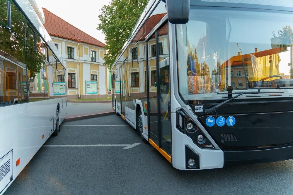 Wszystkich Świętych w Świebodzicach: zmiany w ruchu i autobusach. Sprawdź, co się zmieni